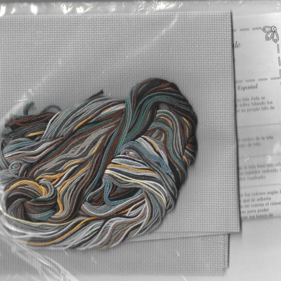 Creative Accents Counted Cross Stitch Kit 7966 - Complete Sealed Kit - Picture 2 of 2